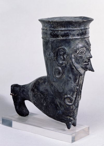 Vaso bucchero a forma di gamba con volto scolpito, periodo etrusco, seconda metà del VI secolo a.C. da Etruscan
